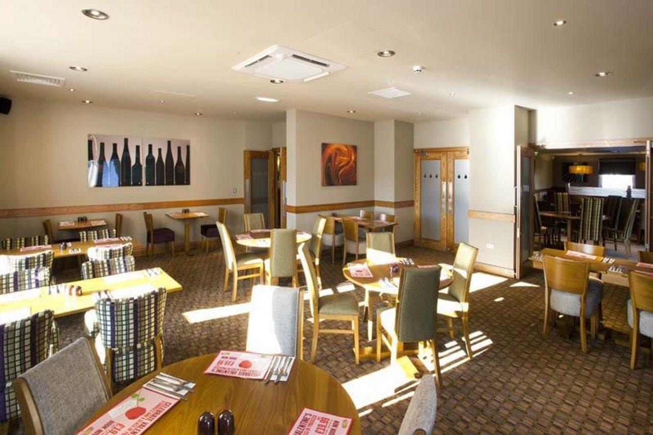 Premier Inn Inverness West Екстер'єр фото